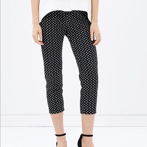 EUC * BCBGeneration crop knit legging. Size M.